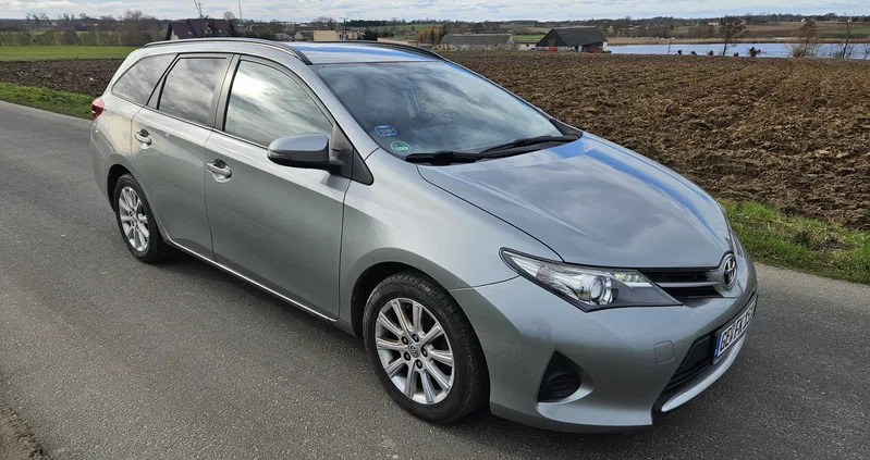 toyota auris żnin Toyota Auris cena 37900 przebieg: 99000, rok produkcji 2014 z Żnin